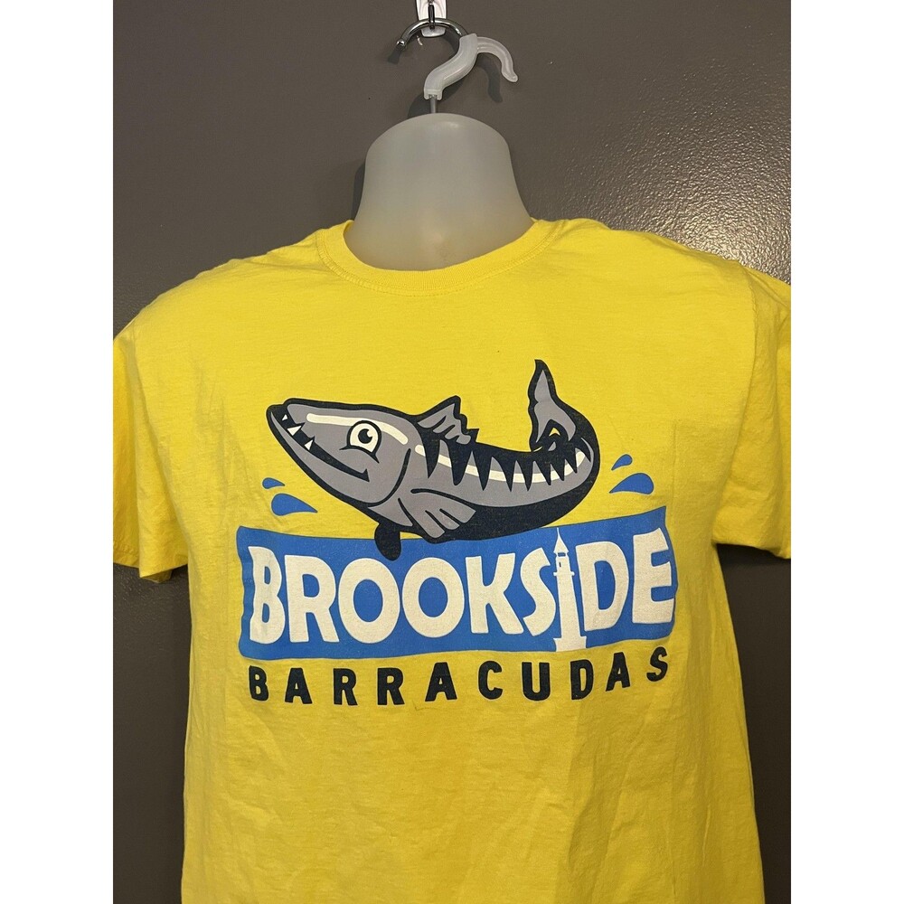 Brookside Barracudas Shirt Mens Medium Yellow Swim Team Mascot Graphic Tee